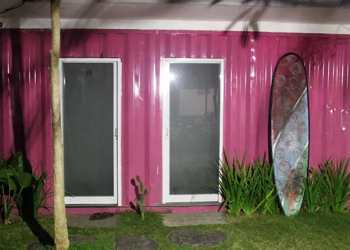 Kubu Container Hostel