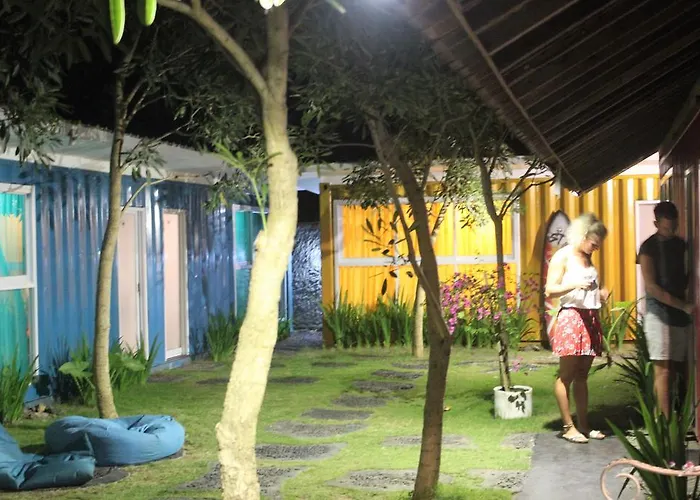 Kubu Container Hostel