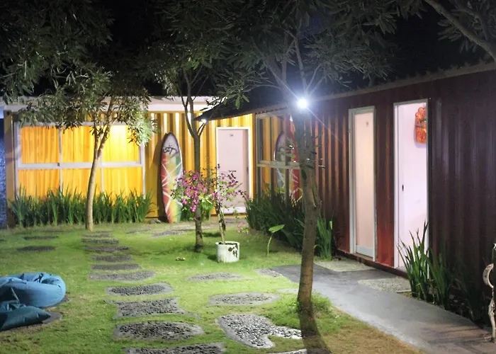 Kubu Container Hostel Uluwatu (Bali)