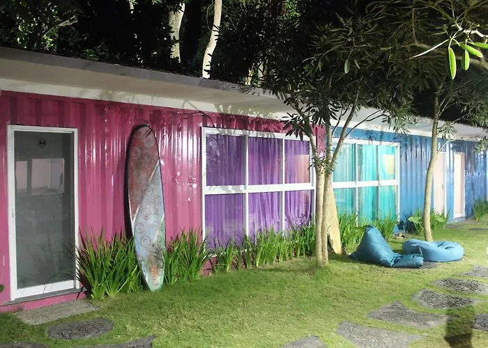 Hostel Kubu Container